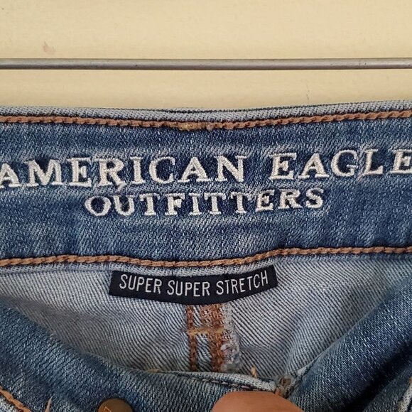 American Eagle Midi Distressed Denim Shorts Size 4 - Picture 6 of 8